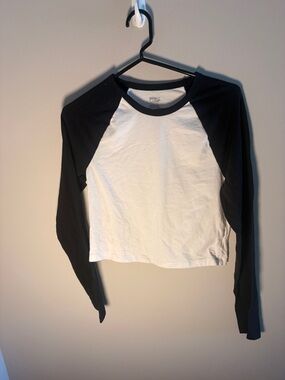 PINK Victoria's Secret Black and White Raglan Long-Sleeve Tee
